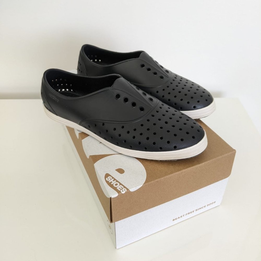FLASH SALE - $10.00 - Native Shoes - Jericho in Black/White